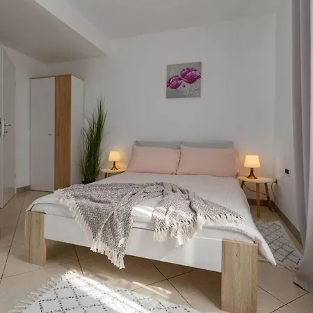 Morena Comfortable Holiday Tinjan