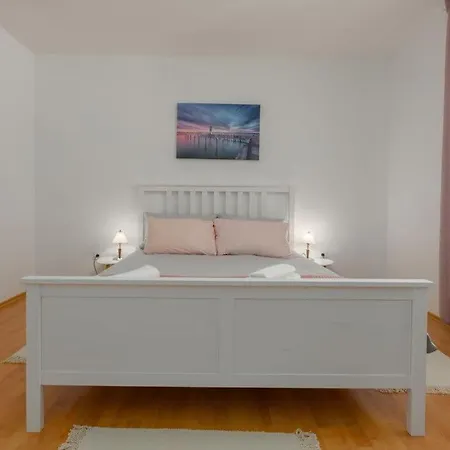 Morena Comfortable Holiday Nyaraló Tinjan