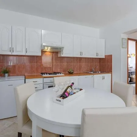 Morena Comfortable Holiday Tinjan